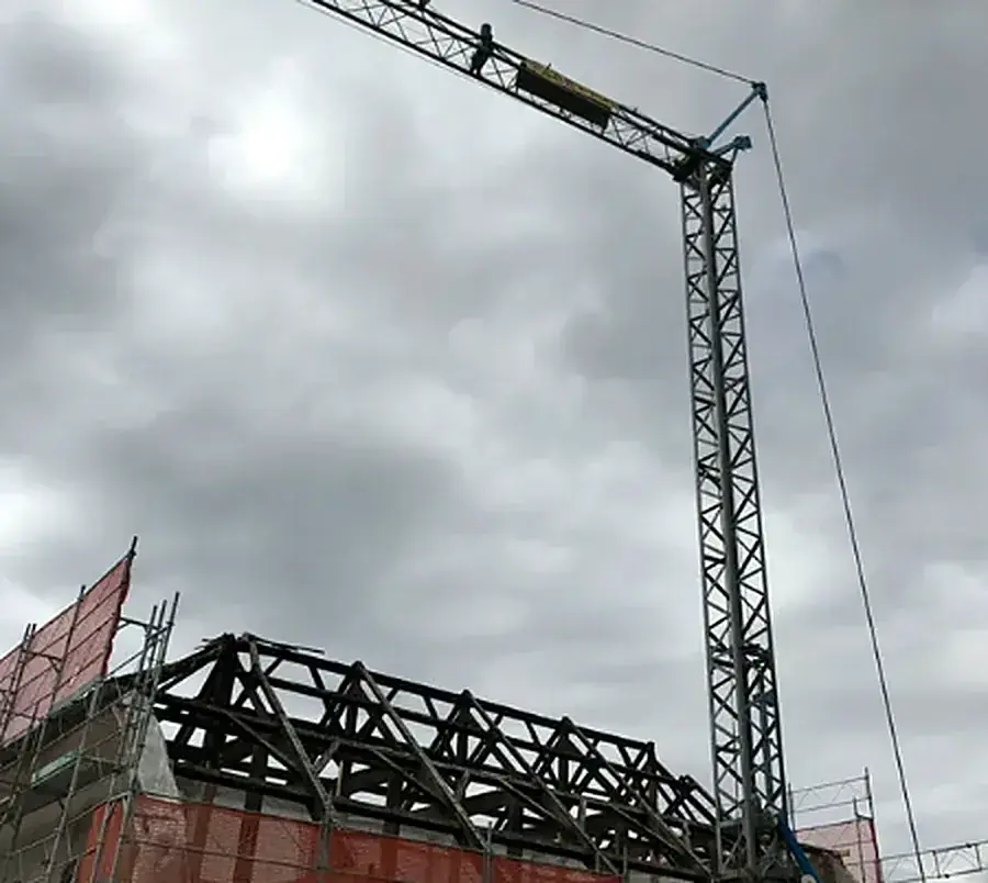 Charpente conservée, Transformation lourde sous la grue.