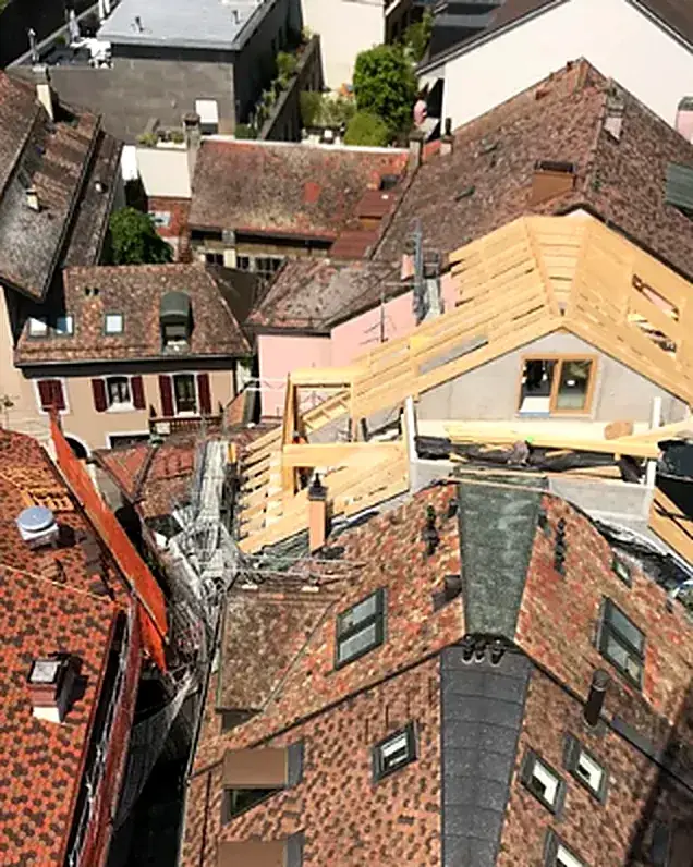 Chantier de transformation au cœur d'une vieille ville